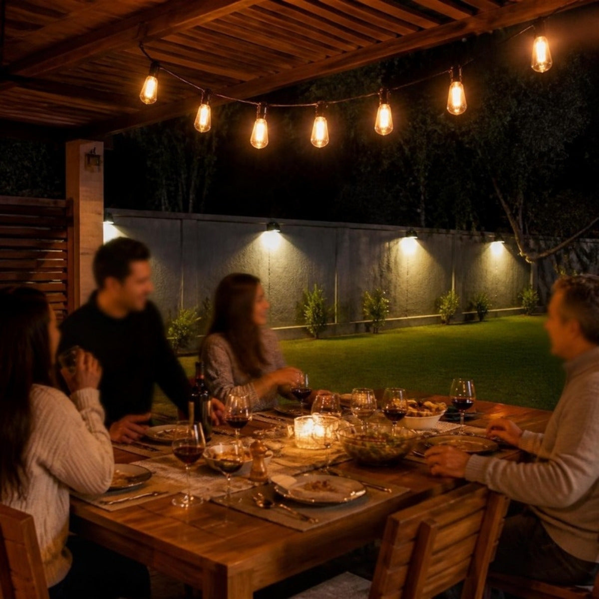 Combo patio: 3 focos solares con control + guirnalda solar 10 m – foto de ambiente 2 (imagen referencial)