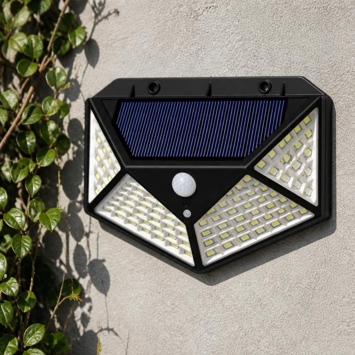 Foco solar 100 LED con sensor de movimiento – foto de ambiente 3 (imagen referencial)